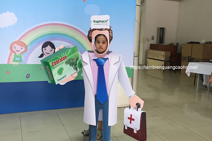 Thiết kế mô hình chụp ảnh khoét mặt giá rẻ tại TPHCM #3 Thiết kế mô hình chụp ảnh khoét mặt giá rẻ tại TPHCM